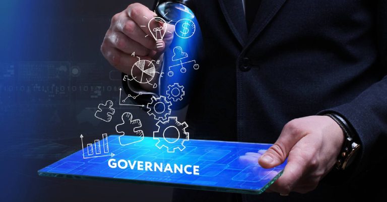 بناء الحوكمة الاتصالية: العلاقات العامة كأداة لضبط الأداء المؤسسي